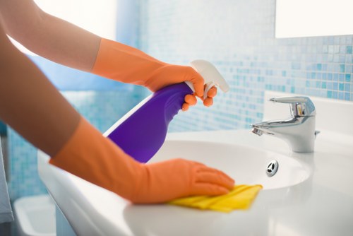 Local one off cleaning for a flat in Merton with access considerations